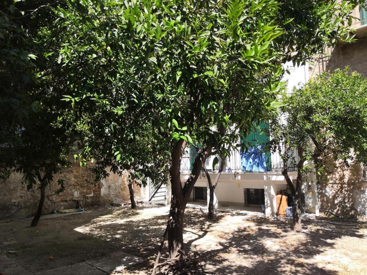 Garden House: Apartments And Rooms For Holidays Palermo Eksteriør billede